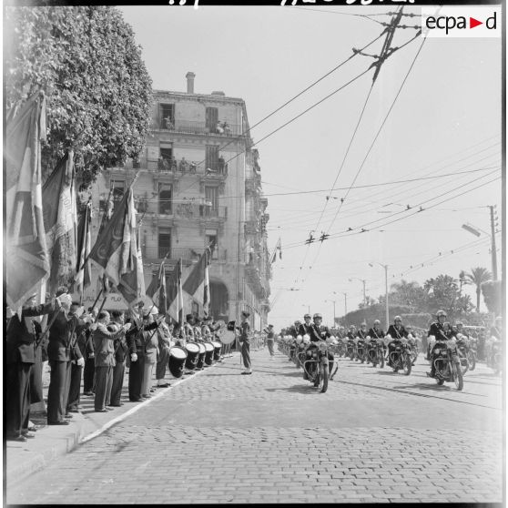 Peloton de motos de la Xe légion de gendarmerie.