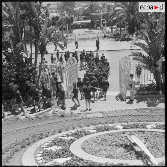 Alger. Défilé des jeunes bâtisseurs de Cherchell.