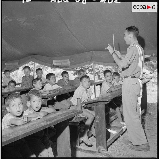 Une école à Cherchell.