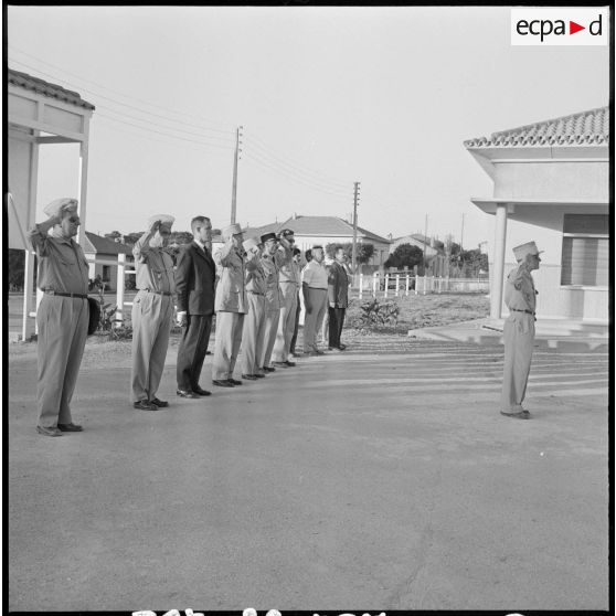 Cérémonie à l'école des cadres des jeunes bâtisseurs de Cherchell.