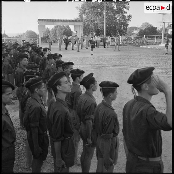 Cérémonie à l'école des cadres des jeunes bâtisseurs de Cherchell.