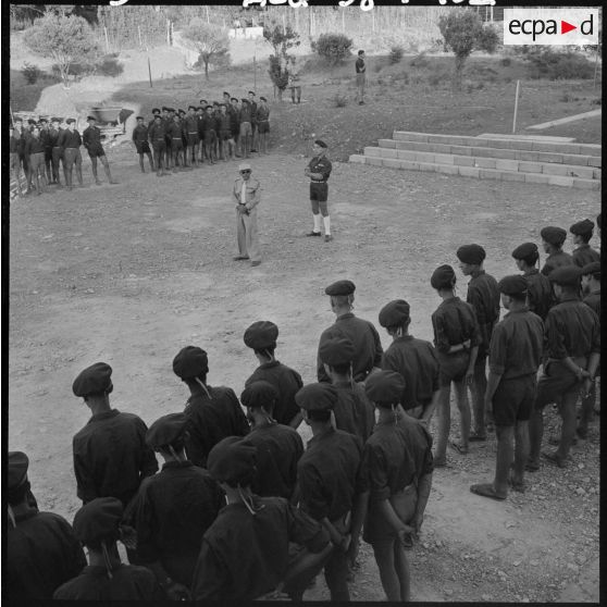 Cérémonie à l'école des cadres des jeunes bâtisseurs de Cherchell.