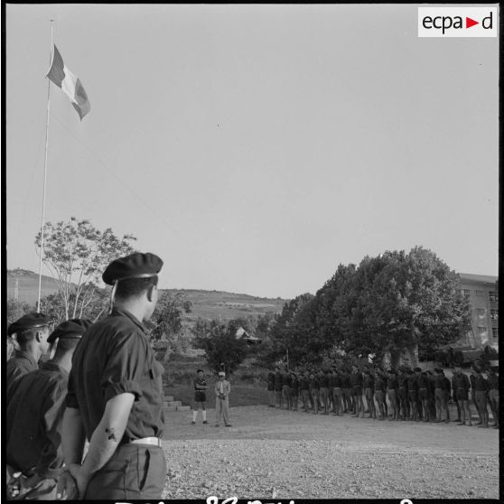 Cérémonie à l'école des cadres des jeunes bâtisseurs de Cherchell.