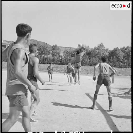 Partie de football à Cherchell.