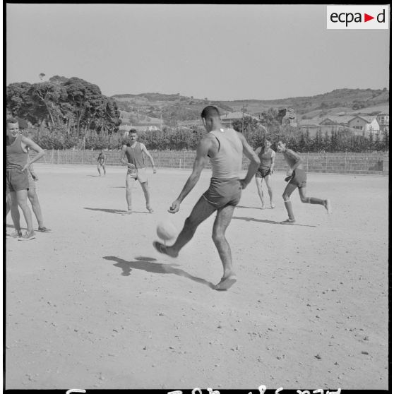 Partie de football à Cherchell.