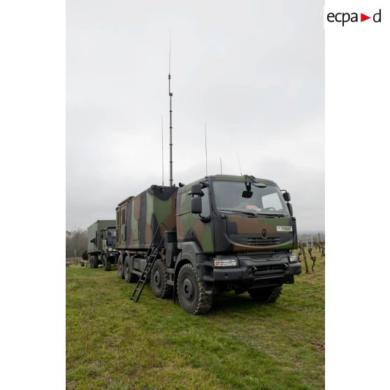 Camion Kerax PCS de conduite de tir d'une section SAMP/T Mamba lors de l'exercice Nawas 2012.