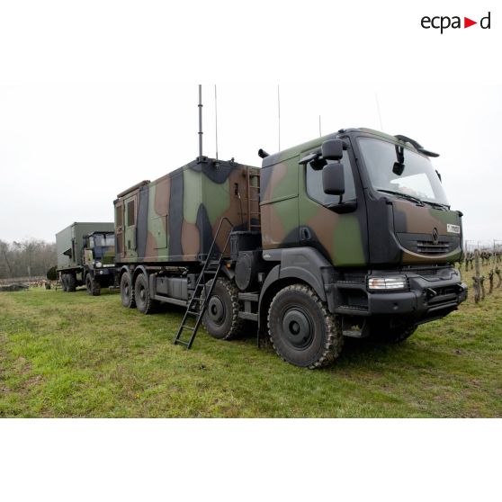 Camion Kerax PCS de conduite de tir d'une section SAMP/T Mamba lors de l'exercice Nawas 2012.