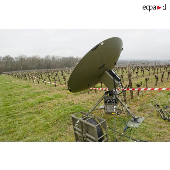 Antenne Syracuse HD Tac d'une section SAMP/T Mamba lors de l'exercice Nawas 2012.