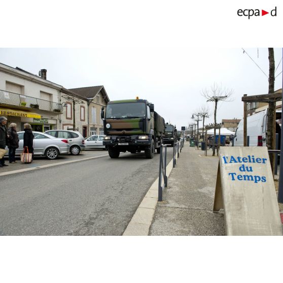 Convoi de véhicules d'une section SAMP/T Mamba lors de l'exercice Nawas 2012.