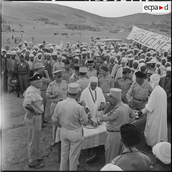 Sidi Ralhem. Visite du général Salan.