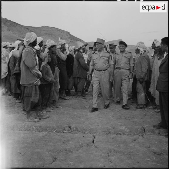 Sidi Ralhem. Visite du général Salan.