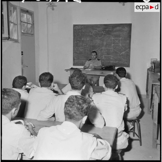 Alger. Formation des moniteurs des centres de jeunesse.