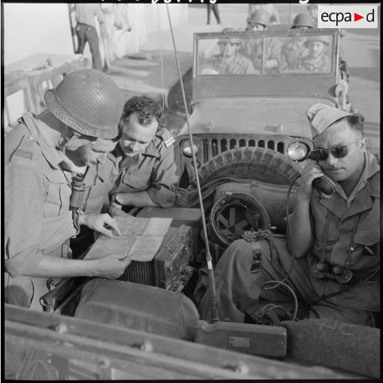 Région de Bougie. Briefing de la 8e compagnie du 57e régiment d'infanterie (RI).