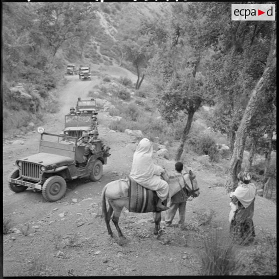 Région de Bougie. Un convoi du 57e régiment d'infantrie (RI).