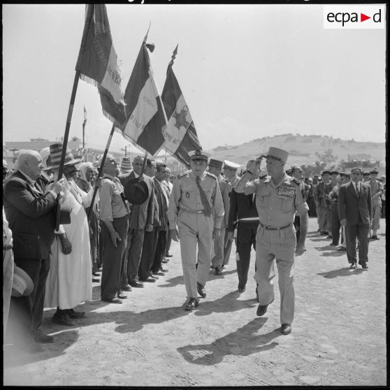 Visite du général Salan à Nemours.