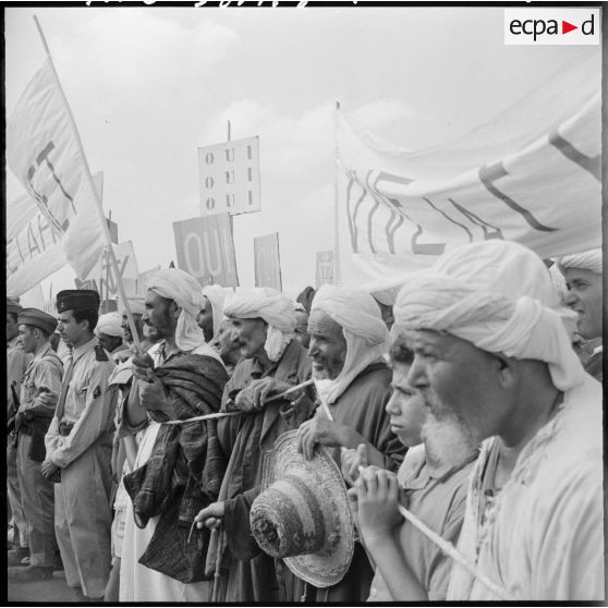 La foule venue écouter le discours du général Salan à Nedroma.