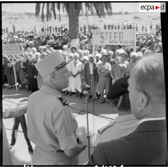 Discours du général Salan à Arzew.