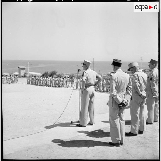 Discours du général Salan au camp Franchet d'Esperey à Arzew.