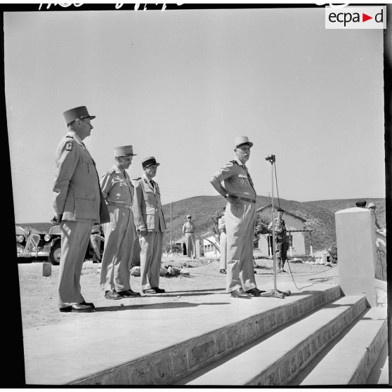 Discours du général Salan au camp Franchet d'Esperey à Arzew.