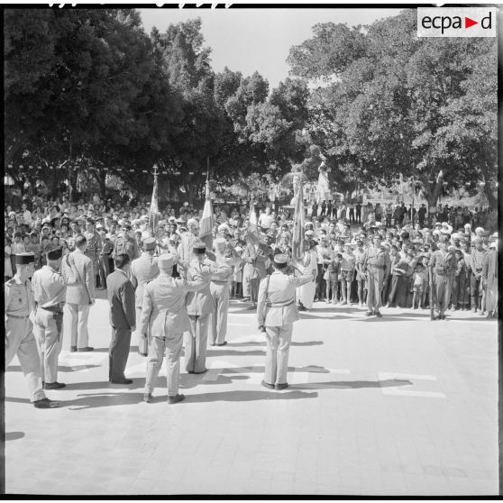 Cérémonie militaire à Perrégaux.