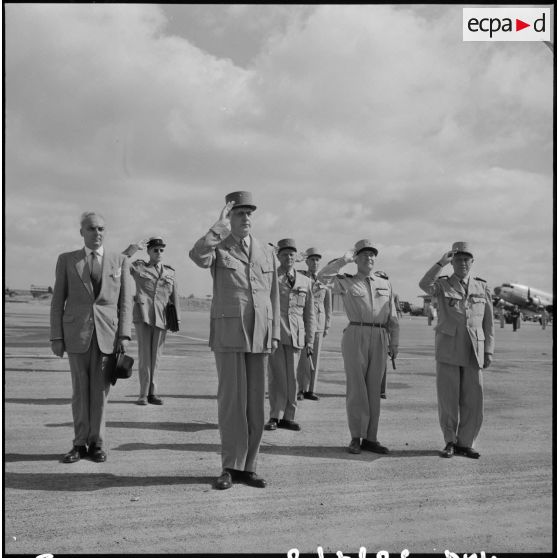 Cérémonie militaire sur la base aérienne de Tiaret.