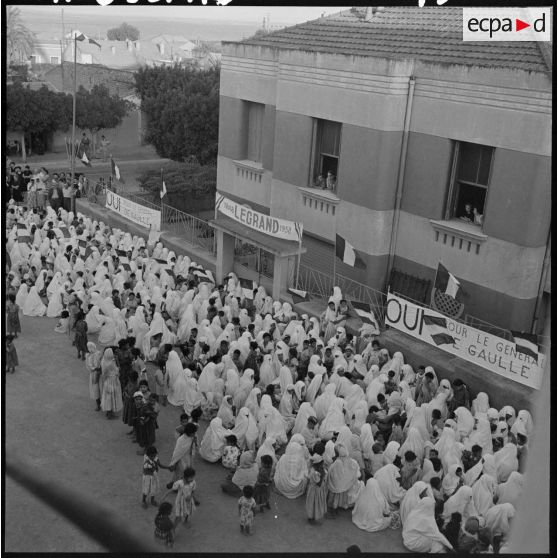 Oran. Rassemblement pour le Oui au référendum.