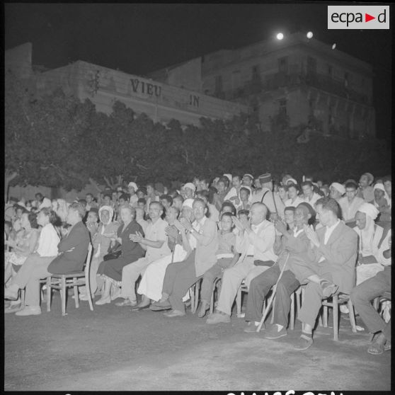 Oran. Rassemblement pour le Oui au référendum.