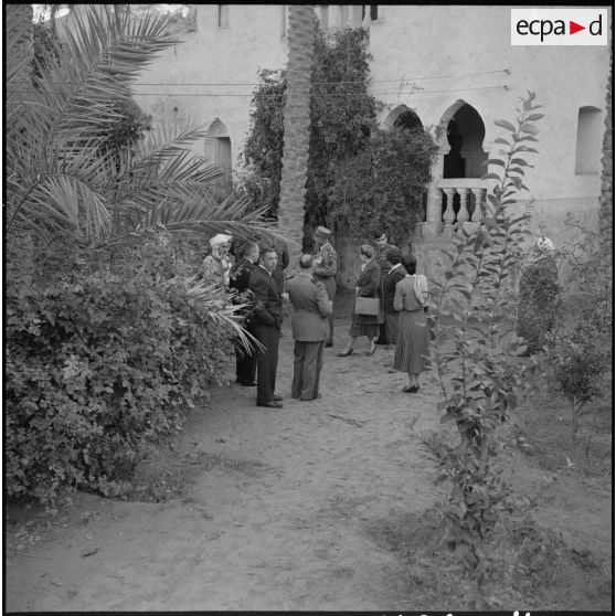 Voyage du général Salan au Sahara.