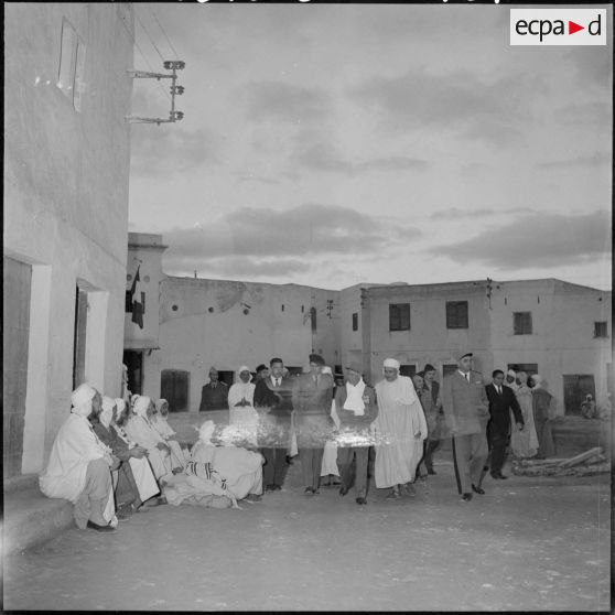 Voyage du général Salan au Sahara.