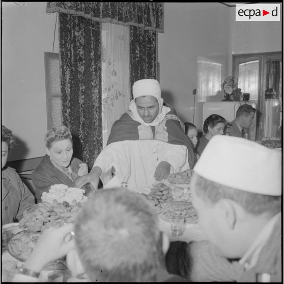 Voyage du général Salan au Sahara.