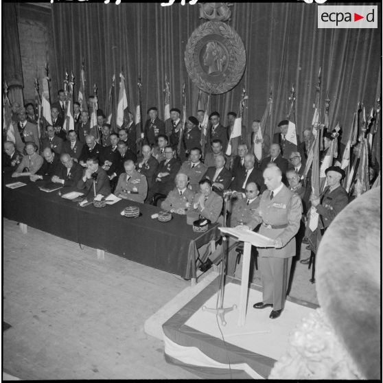 Congrès des médaillés militaires au théâtre de Constantine.