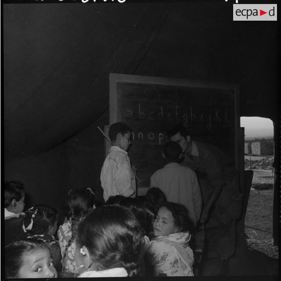 L'école au centre de regroupement de Sidi Maachou.