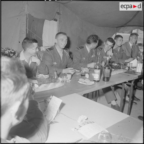 Alger. Départ à la 1re compagnie du 1er régiment de parachutistes coloniaux (RPC).