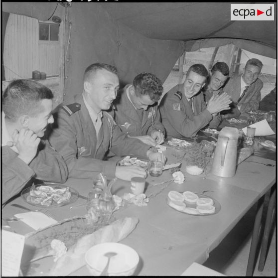 Alger. Départ à la 1re compagnie du 1er régiment de parachutistes coloniaux (RPC).