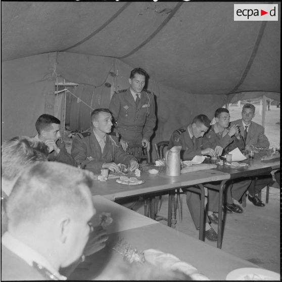 Alger. Départ à la 1re compagnie du 1er régiment de parachutistes coloniaux (RPC).