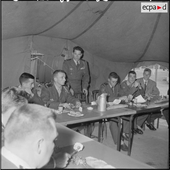 Alger. Départ à la 1re compagnie du 1er régiment de parachutistes coloniaux (RPC).