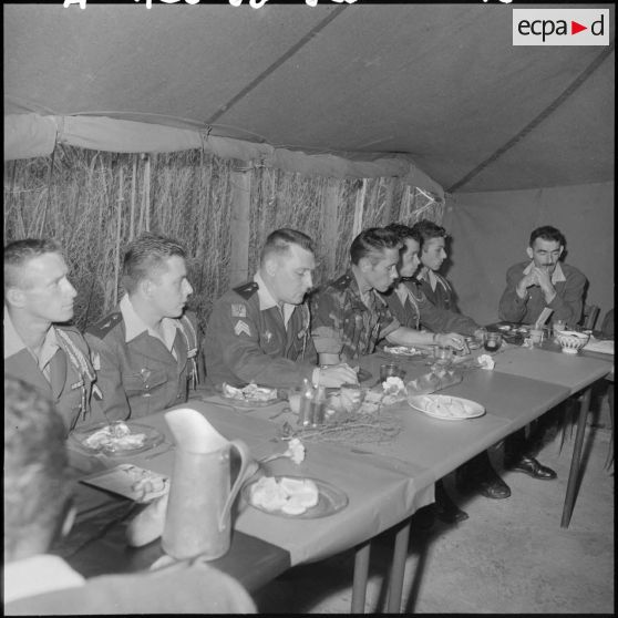 Alger. Départ à la 1re compagnie du 1er régiment de parachutistes coloniaux (RPC).