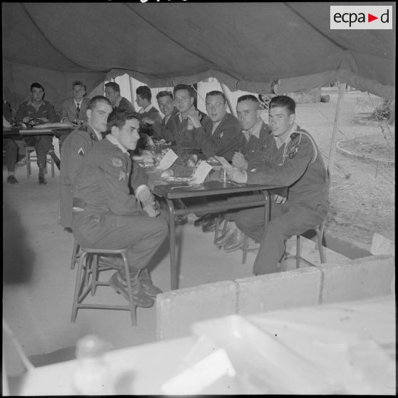 Alger. Départ à la 1re compagnie du 1er régiment de parachutistes coloniaux (RPC).