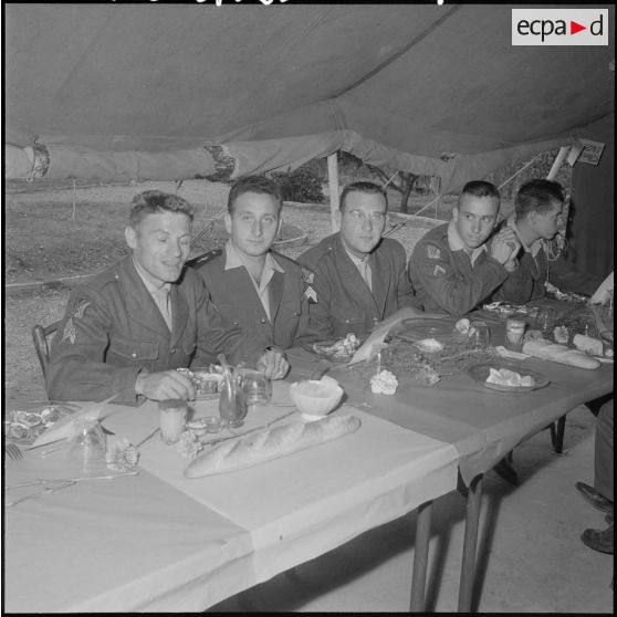 Alger. Départ à la 1re compagnie du 1er régiment de parachutistes coloniaux (RPC).