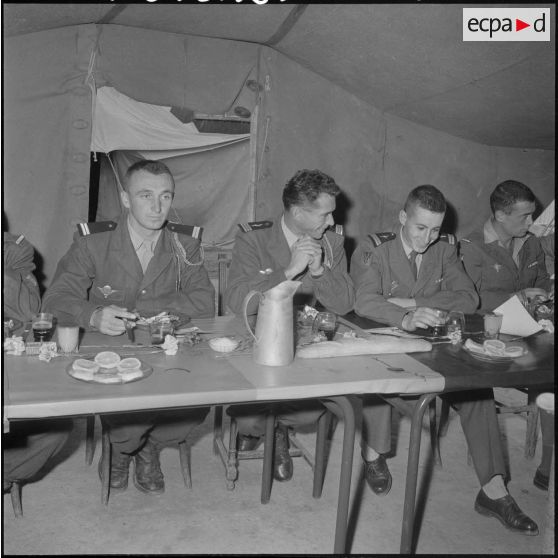 Alger. Départ à la 1re compagnie du 1er régiment de parachutistes coloniaux (RPC).