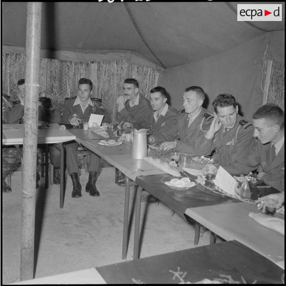 Alger. Départ à la 1re compagnie du 1er régiment de parachutistes coloniaux (RPC).