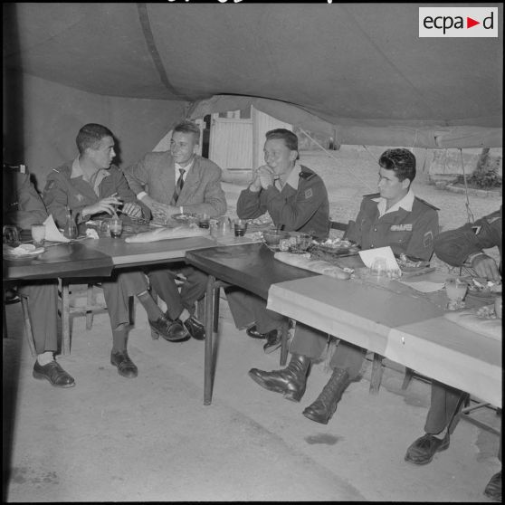 Alger. Départ à la 1re compagnie du 1er régiment de parachutistes coloniaux (RPC).