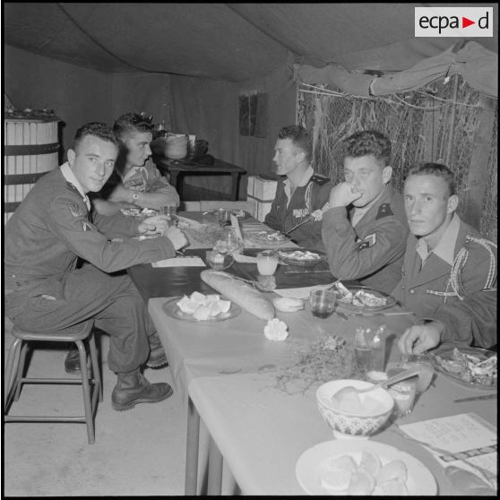 Alger. Départ à la 1re compagnie du 1er régiment de parachutistes coloniaux (RPC).