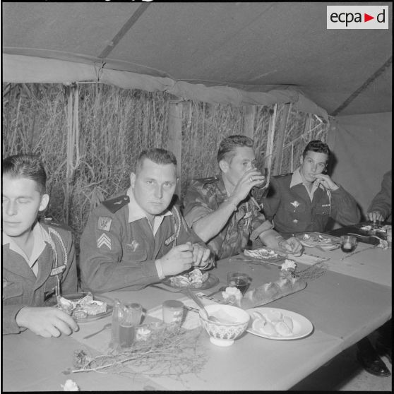 Alger. Départ à la 1re compagnie du 1er régiment de parachutistes coloniaux (RPC).