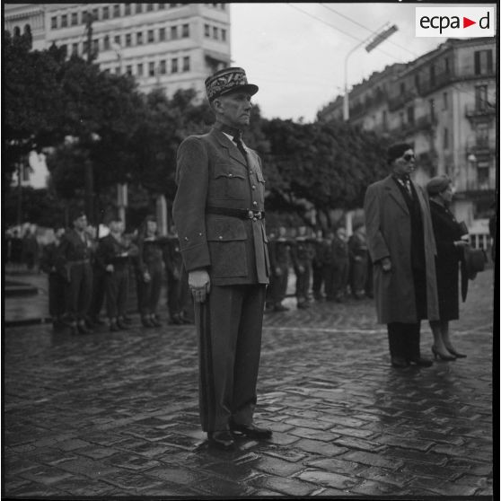 Alger. Remise de décorations.