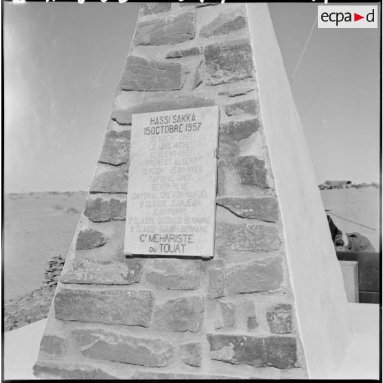 Hassi Saka. Monument aux morts.