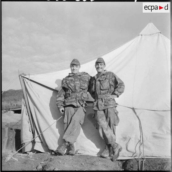 Soldats du 13e régiment de dragons au poste de Cheurfa.