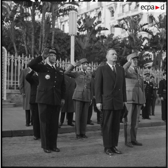 Alger. Cérémonie militaire.