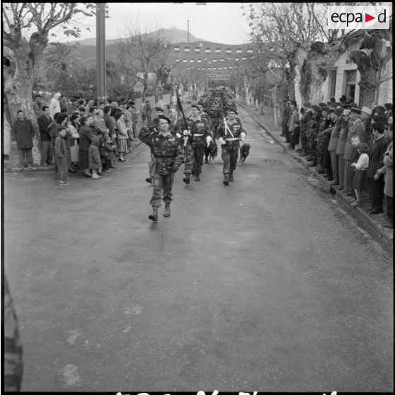 Cérémonie militaire à Azazga.