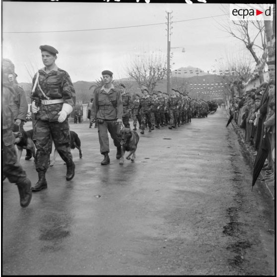 Cérémonie militaire à Azazga.